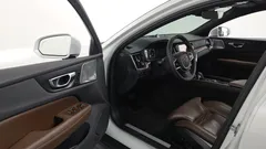2021 Volvo V60 B5 Pro AWD, белый — фото 10