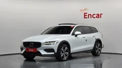 2021 Volvo V60 B5 Pro AWD, белый — фото 12