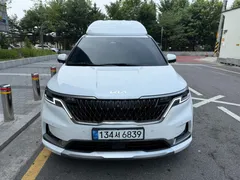 2023 Kia Carnival Diesel 9-Seater Hi-Limousine — фото 2