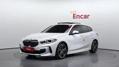 2022 BMW 1-Series 120i M Sports, белый — фото 1