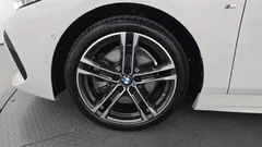 2022 BMW 1-Series 120i M Sports, белый — фото 5
