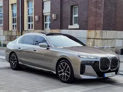 2023 BMW 7-Series 740i sDrive M Sport — фото 2