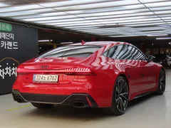 2021 Audi RS7 4.0 TFSI Quattro, красный — фото 4
