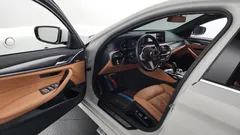 2022 BMW 5-Series 520i M Sport — фото 10