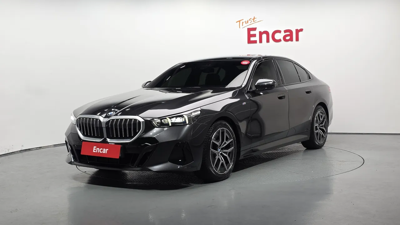 2024 BMW 5-Series 520i M Sport