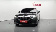 2024 BMW 5-Series 520i M Sport, серый — фото 3