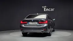 2022 BMW 3-Series 320i — фото 4