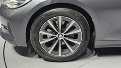 2022 BMW 3-Series 320i — фото 5