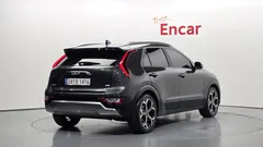 2023 Kia Niro Signature — фото 2