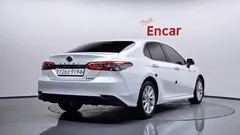 2024 Toyota Camry 2.5 LE Hybrid, белый — фото 2