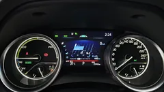 2024 Toyota Camry 2.5 LE Hybrid, белый — фото 8