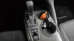 2024 Toyota Camry 2.5 LE Hybrid, белый — фото 9
