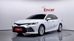 2024 Toyota Camry 2.5 LE Hybrid, белый — фото 13