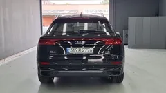 2023 Audi Q8 55 TFSI Quattro Premium, чёрный — фото 3