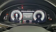 2023 Audi Q8 55 TFSI Quattro Premium, чёрный — фото 6