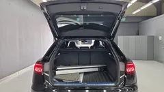 2023 Audi Q8 55 TFSI Quattro Premium, чёрный — фото 20