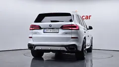 2023 BMW X5 xDrive 45e M Sport, белый — фото 4