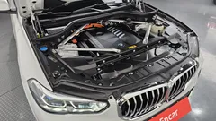 2023 BMW X5 xDrive 45e M Sport, белый — фото 6