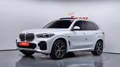2023 BMW X5 xDrive 45e M Sport, белый — фото 12
