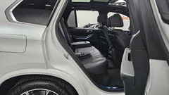 2023 BMW X5 xDrive 45e M Sport, белый — фото 15