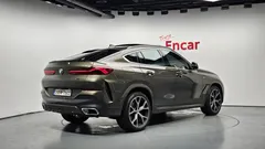 2023 BMW X6 xDrive40i M Sport, 연금색 — фото 2
