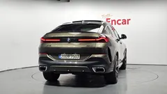 2023 BMW X6 xDrive40i M Sport, 연금색 — фото 4