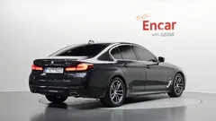 2023 BMW 5-Series 520i M Sport — фото 2