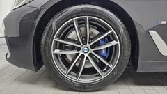 2023 BMW 5-Series 520i M Sport — фото 5