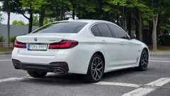 2022 BMW 5-Series 530e M Sport — фото 2