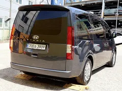 2023 Hyundai Staria Tourer 11-Seater — фото 2