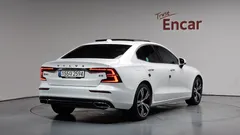 2022 Volvo S60 B5 Inscription, белый — фото 2