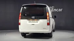 2022 Hyundai Staria Cargo 5-Seater — фото 4
