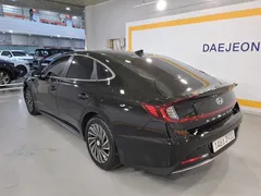 2023 Hyundai Sonata Premium Plus — фото 4