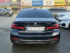 2022 BMW 5-Series 530i M Sport Package — фото 4
