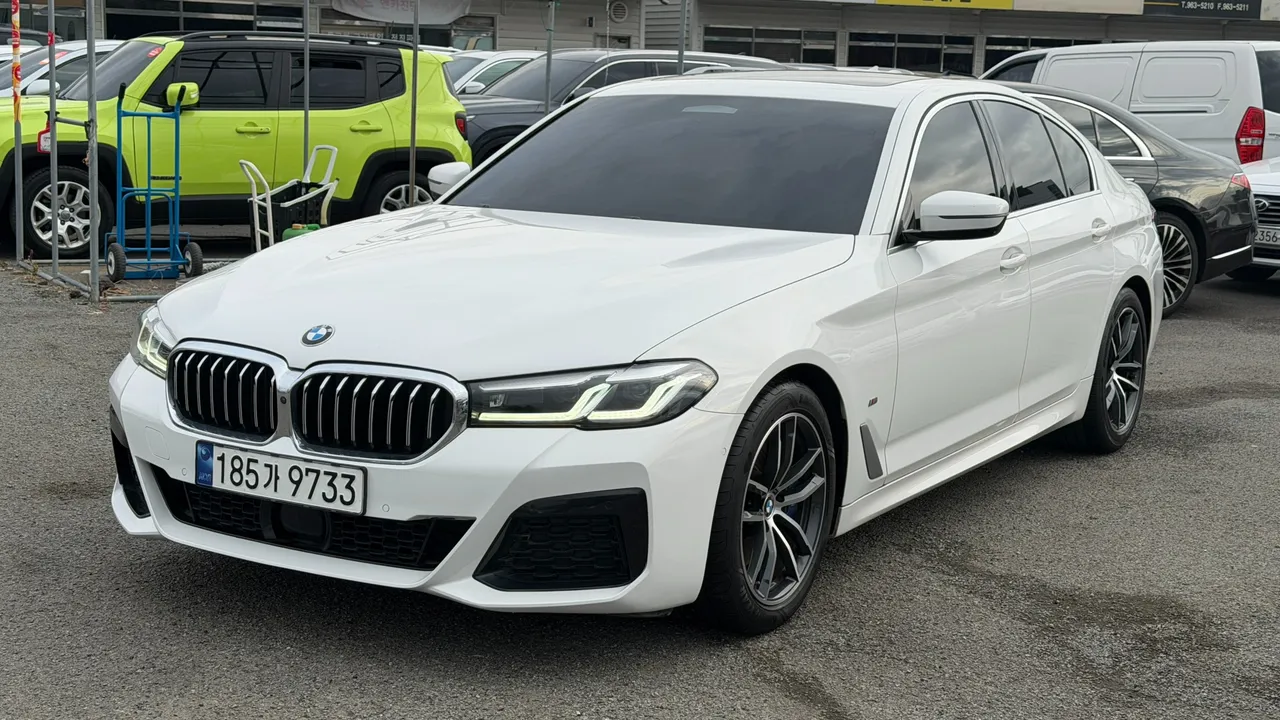 2023 BMW 5-Series 520i M Sport
