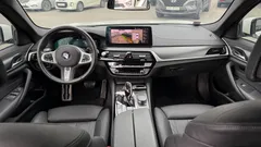 2023 BMW 5-Series 520i M Sport — фото 14