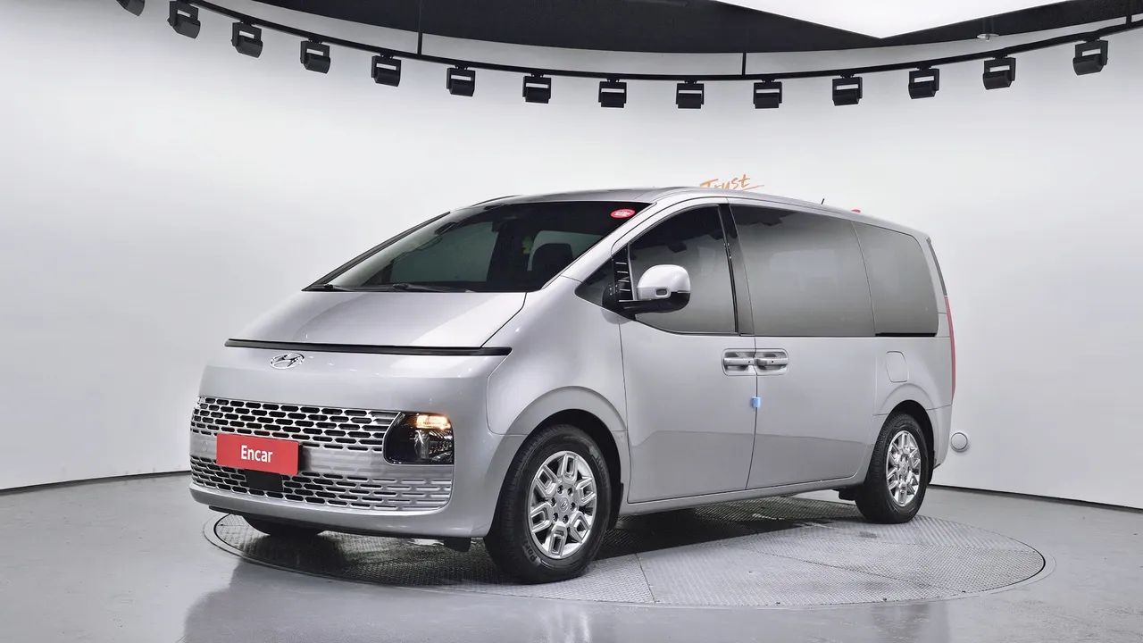 2023 Hyundai Staria Tourer 11-Seater