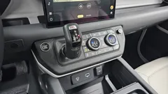 2023 Land Rover Defender 110 D300 HSE — фото 9
