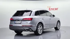2021 Audi Q7 45 TDI Quattro Premium, серо-серебристый — фото 2
