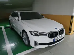 2023 BMW 5-Series 530i xDrive Luxury — фото 3