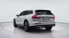 2023 Volvo V60 B5 Ultimate AWD, белый — фото 4