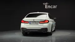 2022 BMW 5-Series 520i M Sport — фото 4