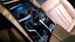 2022 BMW 5-Series 520i M Sport — фото 9