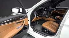 2022 BMW 5-Series 520i M Sport — фото 10