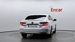 2022 Honda Accord 2.0 Hybrid Touring, белый — фото 4