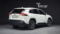 2022 Toyota RAV4 2.5 2WD Hybrid, белый — фото 2