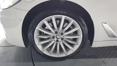 2023 BMW 5-Series 530i xDrive Luxury — фото 5