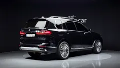 2022 BMW X7 xDrive 40i Design Pure Excellence 7-Seater — фото 2