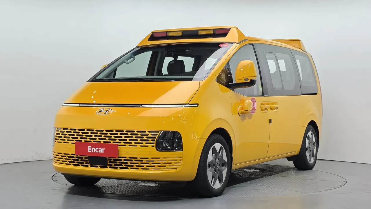 2023 Hyundai Staria L3.5  Kinder Safety Car
