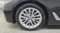2023 BMW 5-Series 520i Luxury, чёрный — фото 5